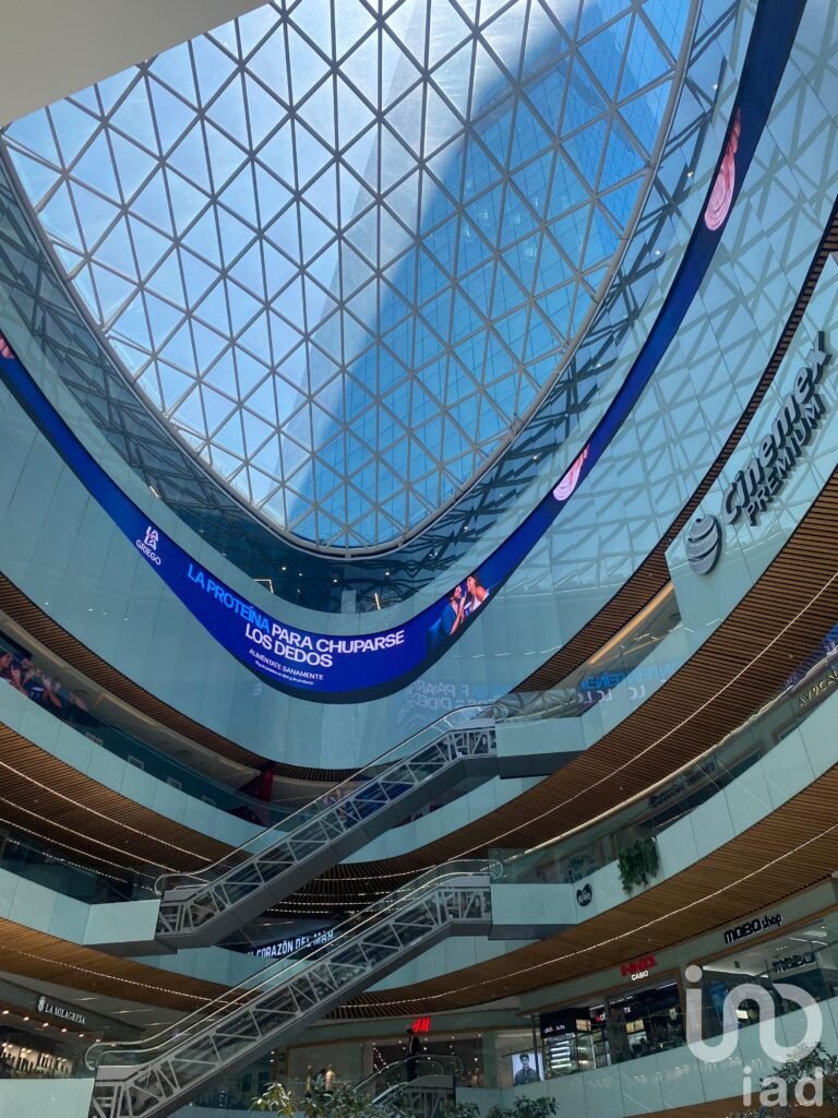 Se renta local comercial en insurgentes sur.