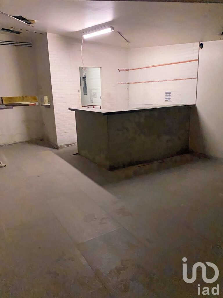Se renta local comercial en insurgentes sur.