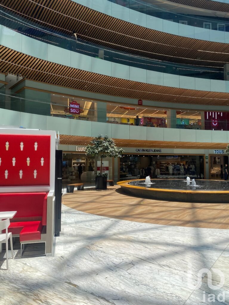 Se renta local comercial en insurgentes sur.