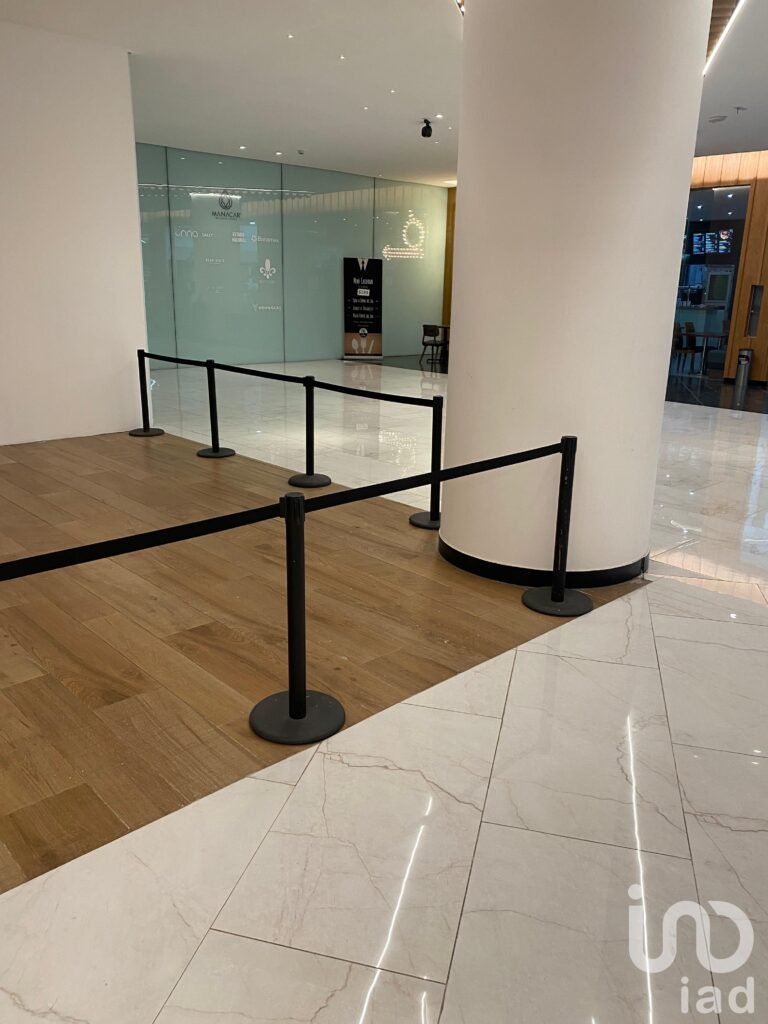 Se renta local comercial en insurgentes sur.