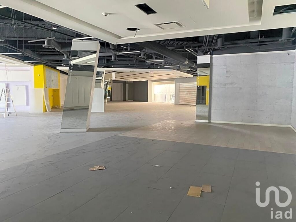 Se renta local comercial en insurgentes sur.