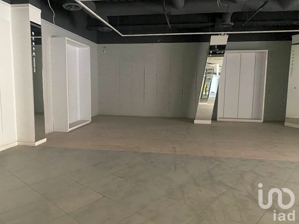 Se renta local comercial en insurgentes sur.