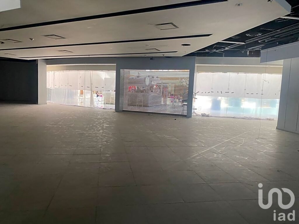 Se renta local comercial en insurgentes sur.