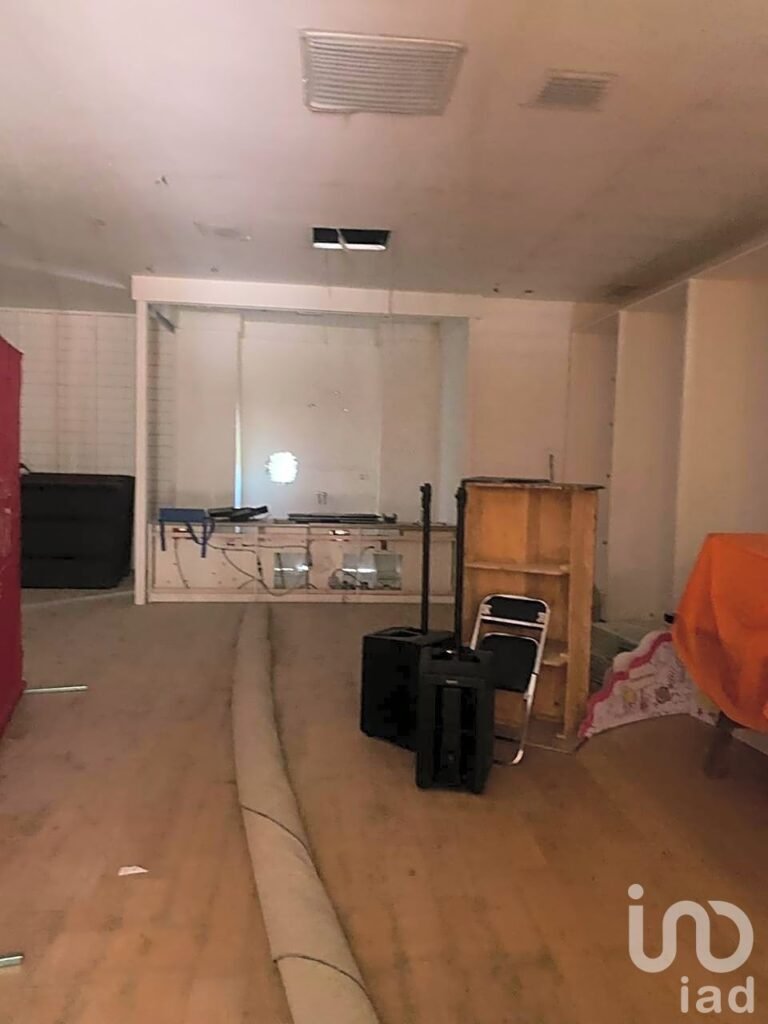 Se renta local comercial en insurgentes sur.
