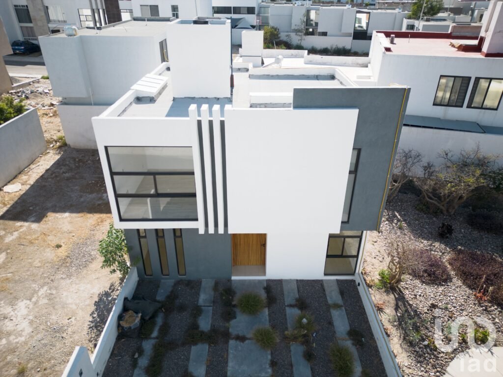 Casa en Zizana, Zákia con 3 recámaras, Alberca,Gimnasio, Seguridad y Salon de Eventos