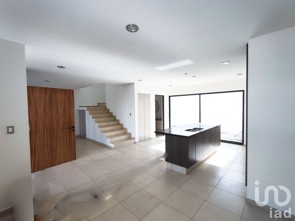Casa en Zizana, Zákia con 3 recámaras, Alberca,Gimnasio, Seguridad y Salon de Eventos