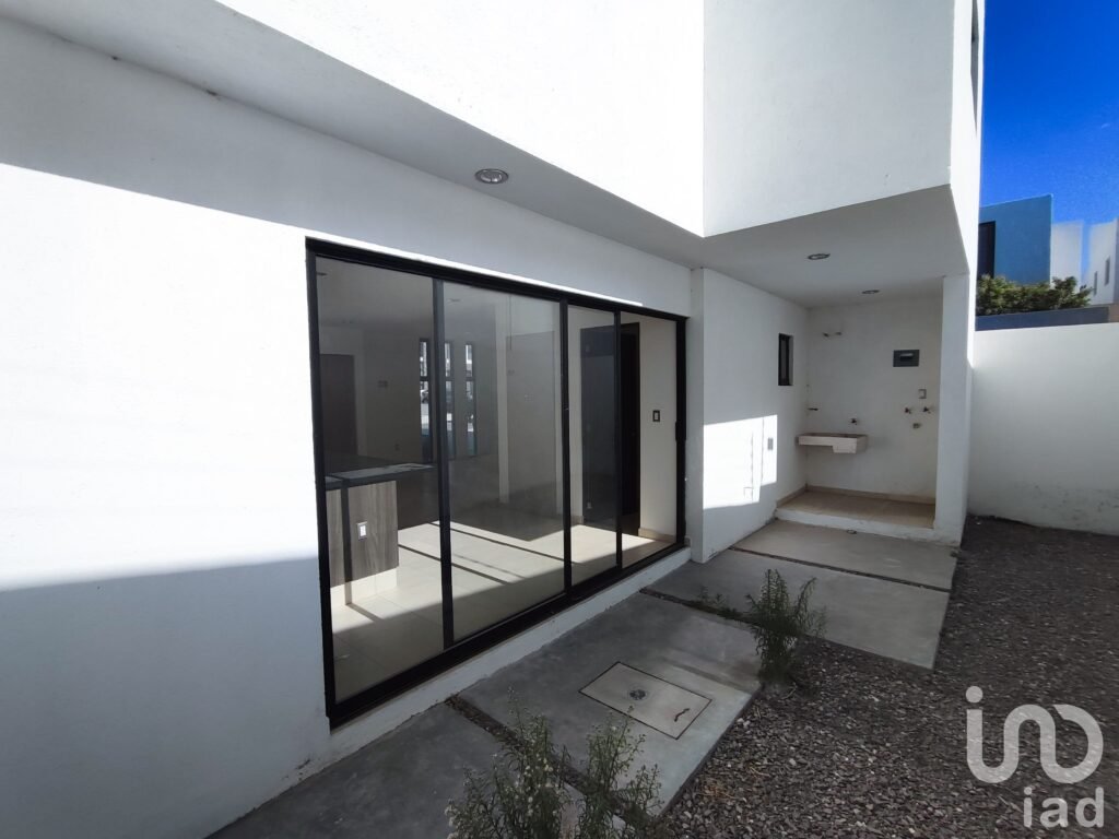 Casa en Zizana, Zákia con 3 recámaras, Alberca,Gimnasio, Seguridad y Salon de Eventos