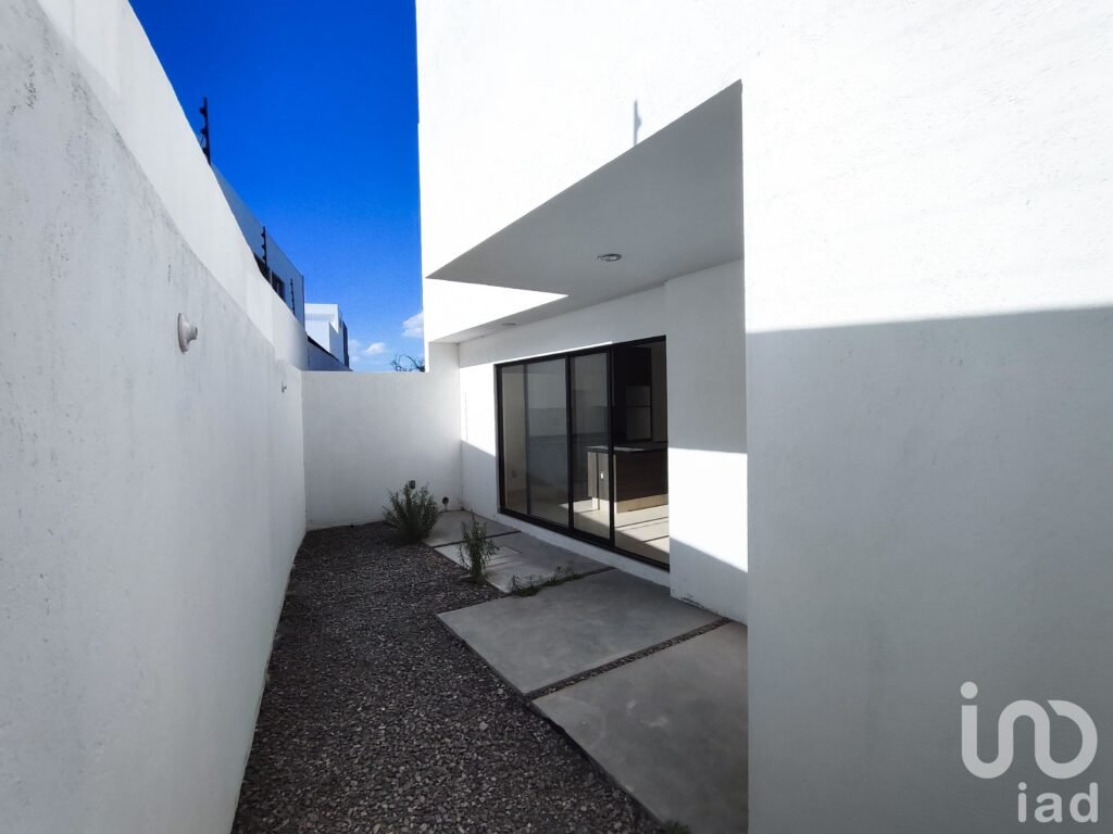 Casa en Zizana, Zákia con 3 recámaras, Alberca,Gimnasio, Seguridad y Salon de Eventos