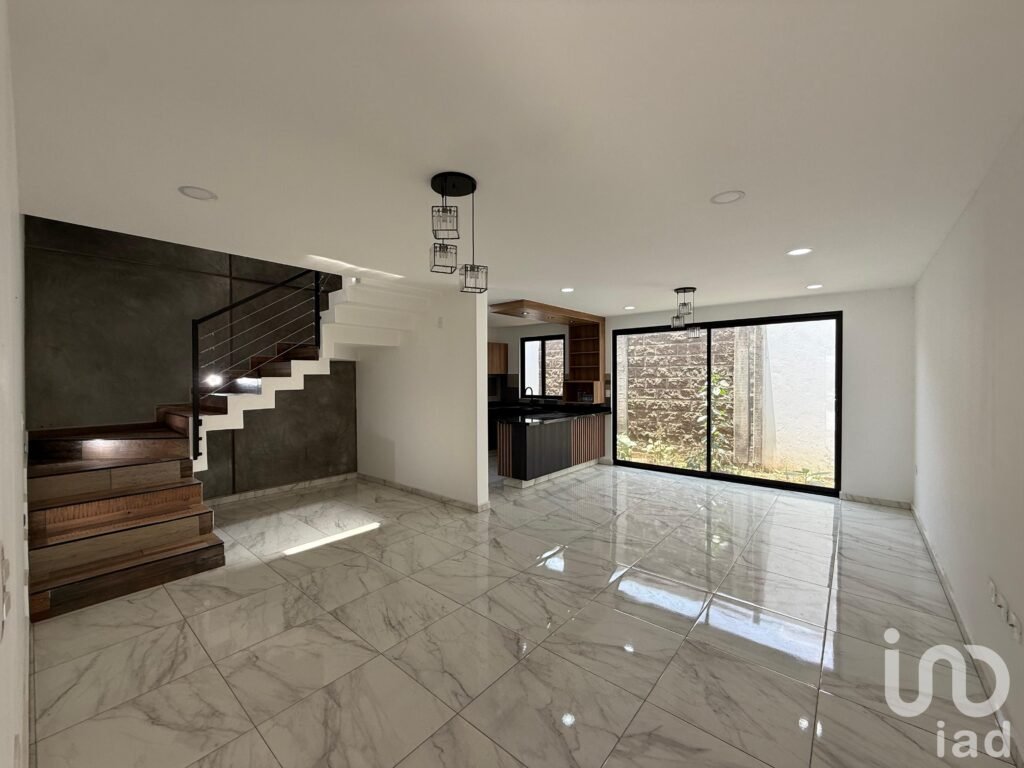 Casa en Venta con excelentes acabados y salida inmediata a Periférico en Cuautlancingo