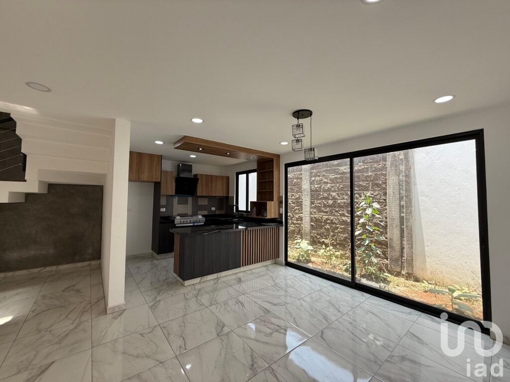 Casa en Venta con excelentes acabados y salida inmediata a Periférico en Cuautlancingo