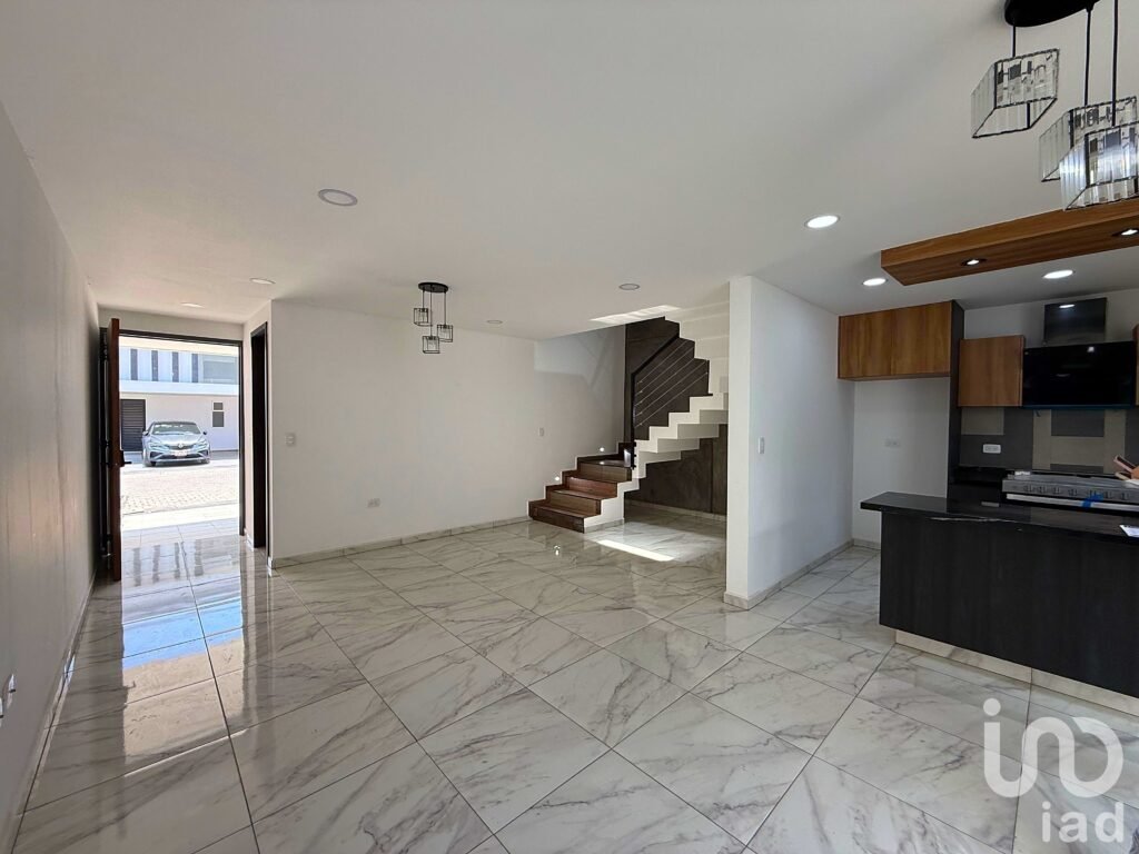 Casa en Venta con excelentes acabados y salida inmediata a Periférico en Cuautlancingo