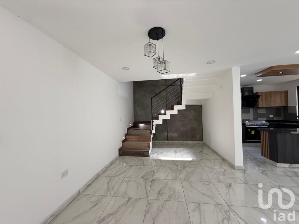 Casa en Venta con excelentes acabados y salida inmediata a Periférico en Cuautlancingo