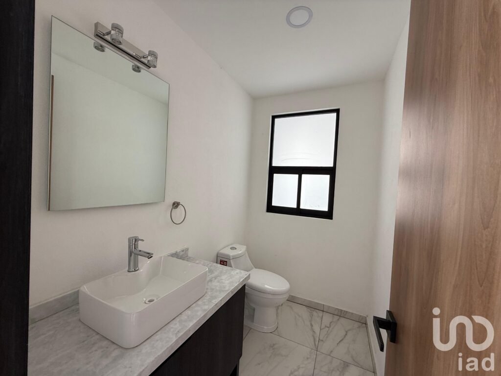 Casa en Venta con excelentes acabados y salida inmediata a Periférico en Cuautlancingo