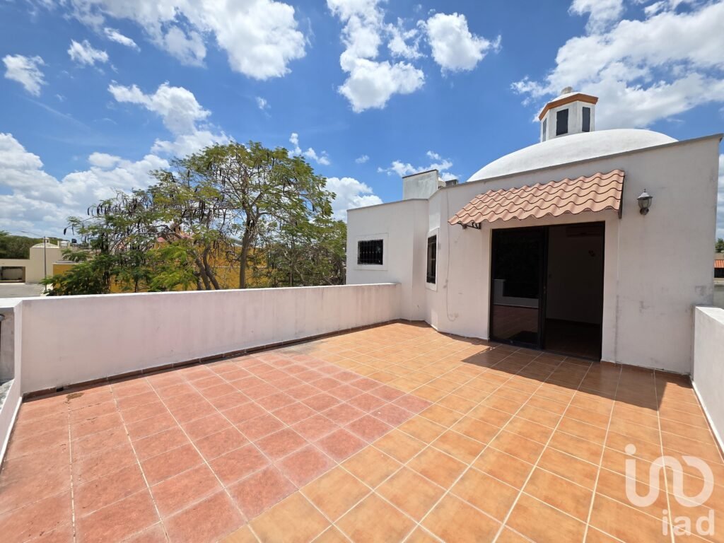 CASA EN VENTA EN GRAN SANTA FE CON 6 RECAMARAS EN ESQUINA Y PANELES SOLARES Y PISCINA.