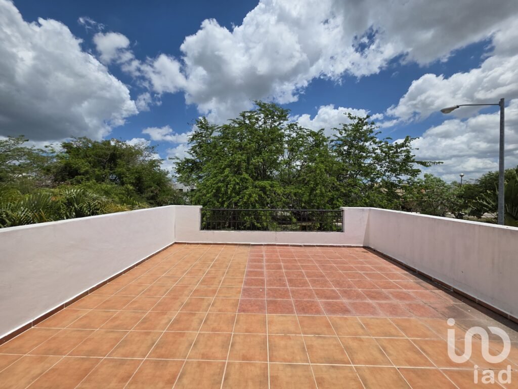 CASA EN VENTA EN GRAN SANTA FE CON 6 RECAMARAS EN ESQUINA Y PANELES SOLARES Y PISCINA.