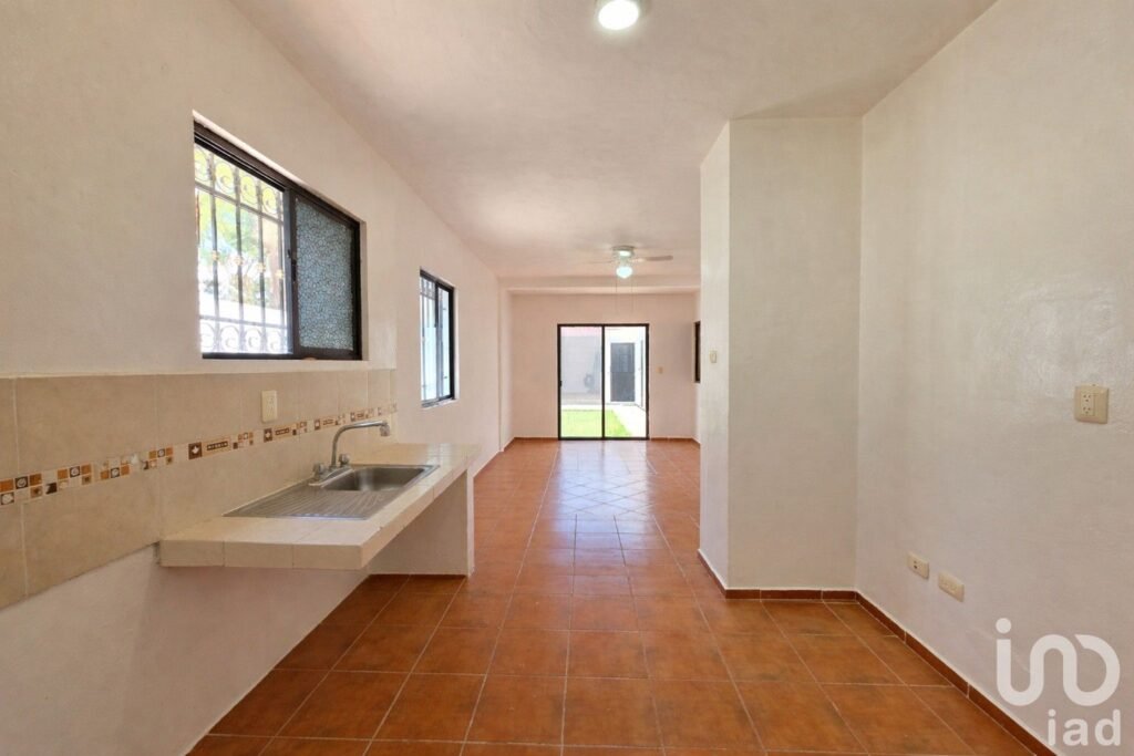 CASA EN VENTA EN GRAN SANTA FE CON 6 RECAMARAS EN ESQUINA Y PANELES SOLARES Y PISCINA.