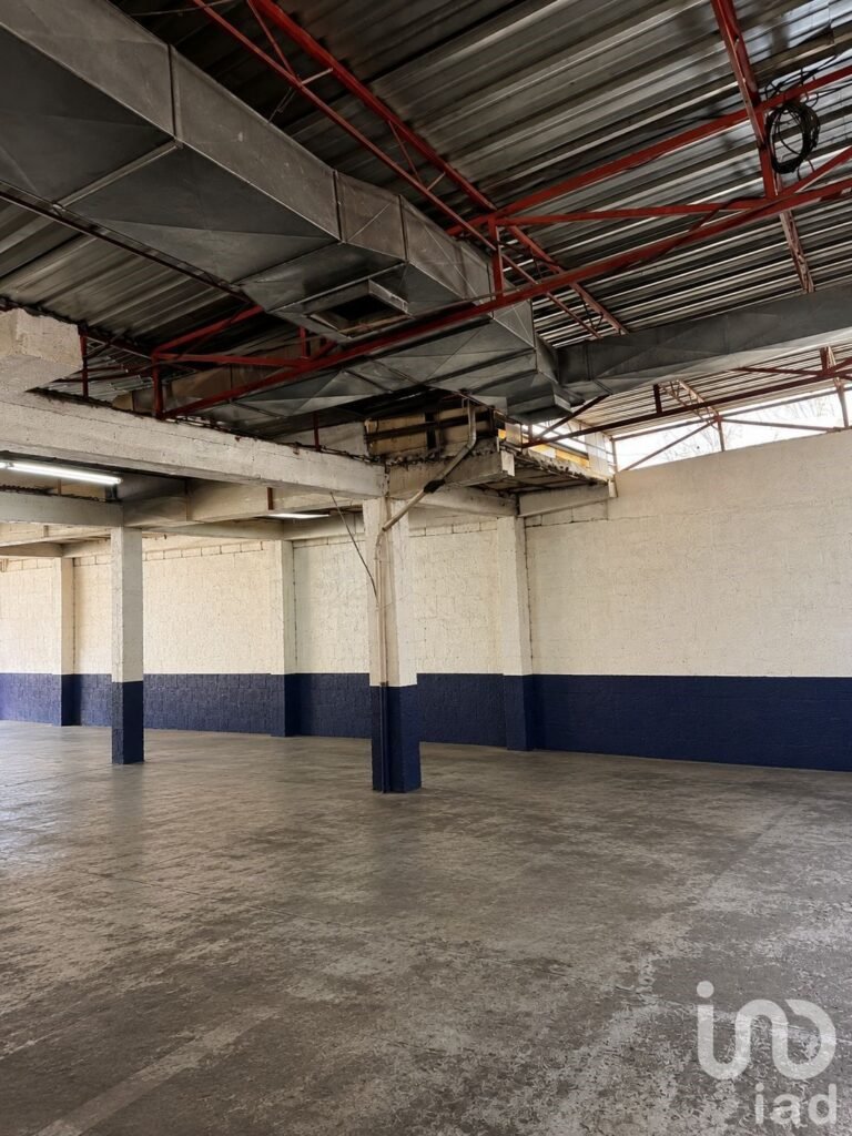 TALLER CON OFICINAS EN VENTA AREA GRANJERO SOLO CONTADO