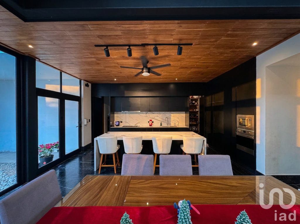 CASA EN VENTA COMPOSTELA 61 EN KOMCHEN, CON PANELES SOLARES Y PISCINA