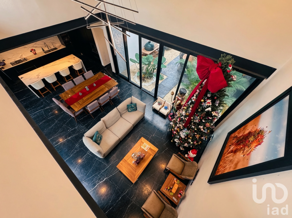 CASA EN VENTA COMPOSTELA 61 EN KOMCHEN, CON PANELES SOLARES Y PISCINA