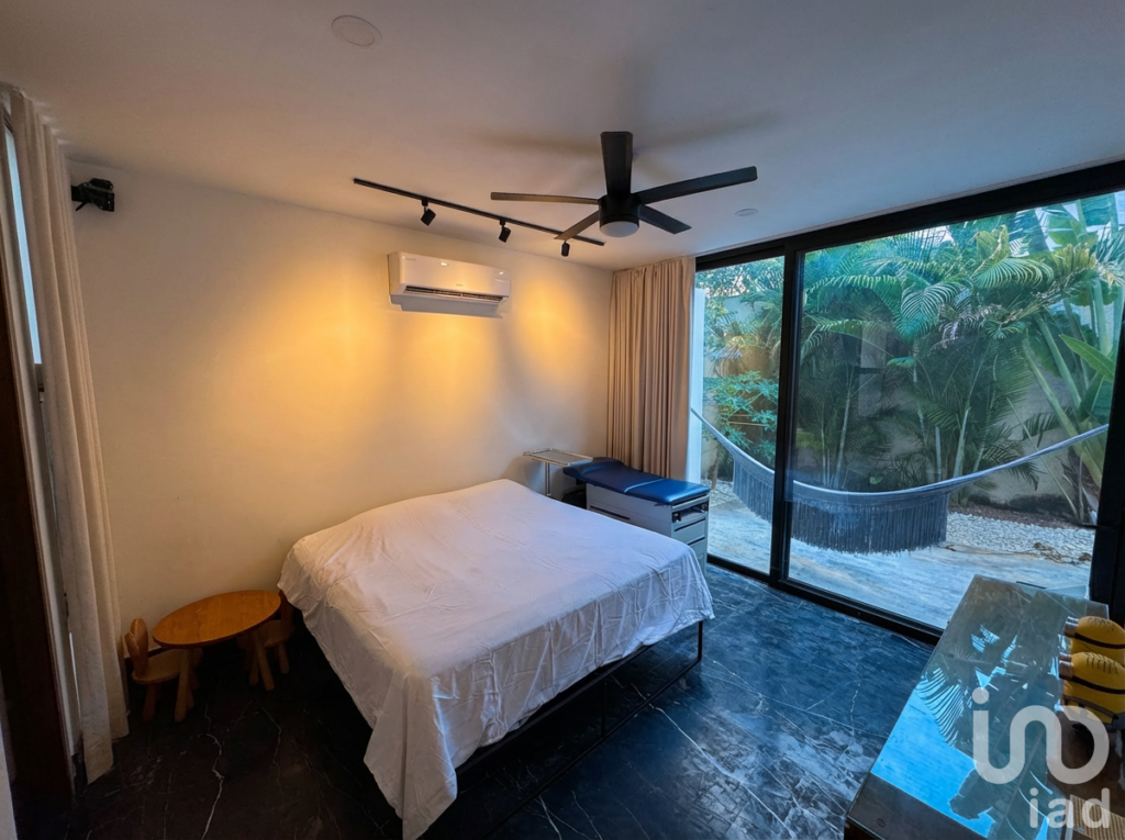 CASA EN VENTA COMPOSTELA 61 EN KOMCHEN, CON PANELES SOLARES Y PISCINA