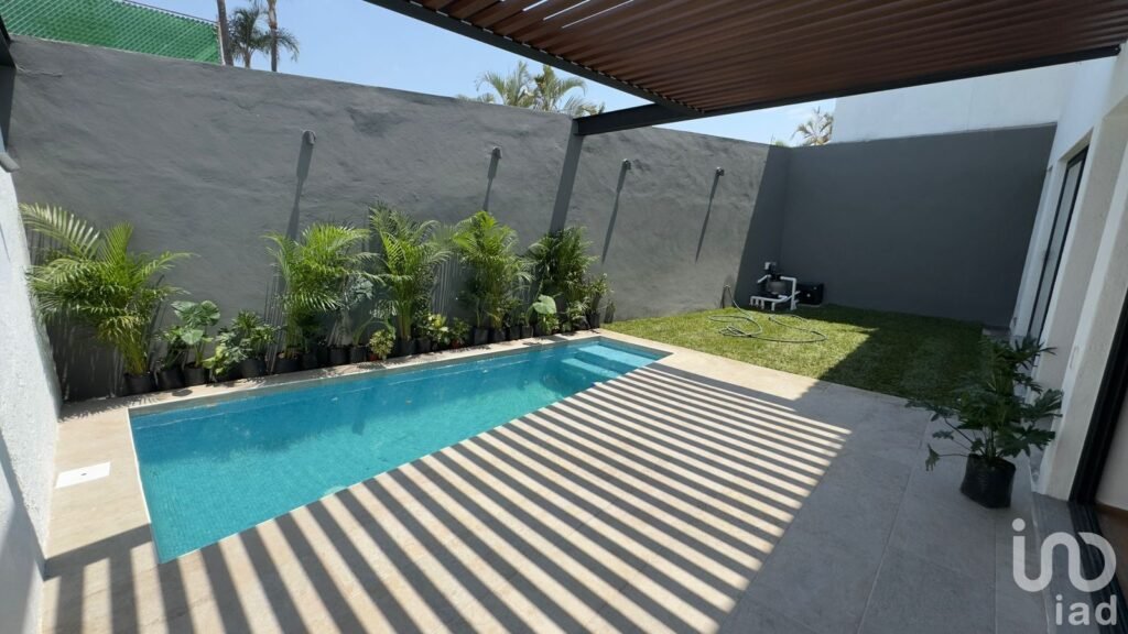 Casa Sola en Fraccionamiento San Jerónimo de Ahuatepec, Delicias, Cuernavaca, Morelos