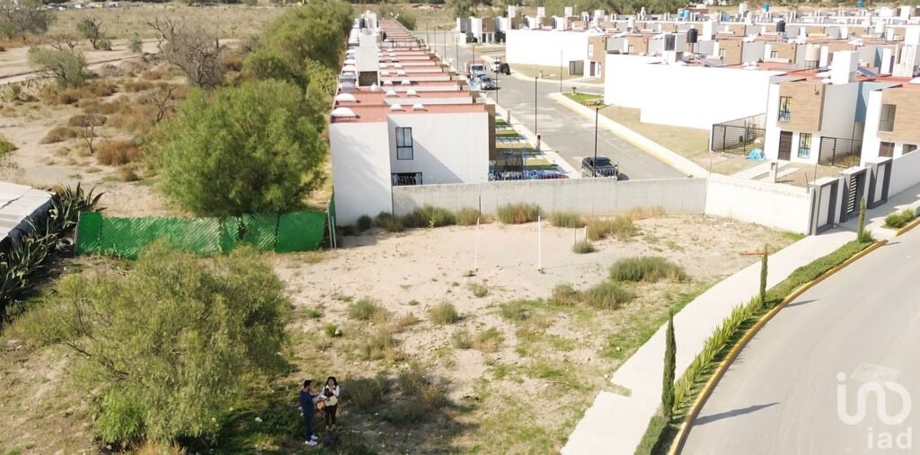 Renta de Lote Comercial en Esquina en Fraccionamiento en Mineral de Reforma