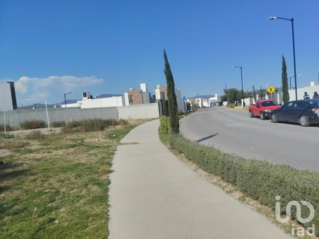 Renta de Lote Comercial en Esquina en Fraccionamiento en Mineral de Reforma