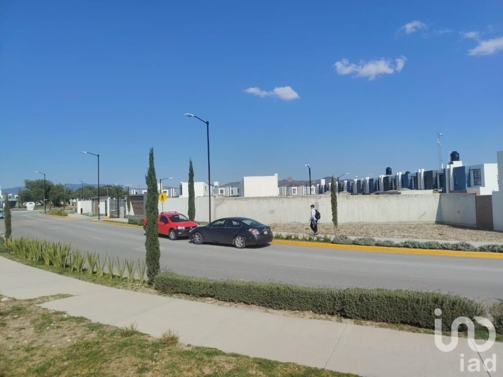 Renta de Lote Comercial en Esquina en Fraccionamiento en Mineral de Reforma