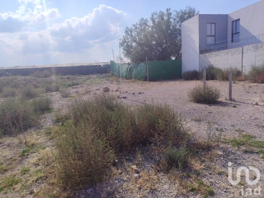 Renta de Lote Comercial en Esquina en Fraccionamiento en Mineral de Reforma