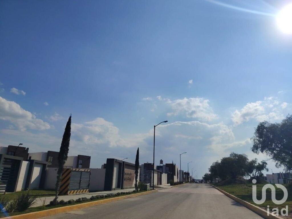 Renta de Lote Comercial en Esquina en Fraccionamiento en Mineral de Reforma