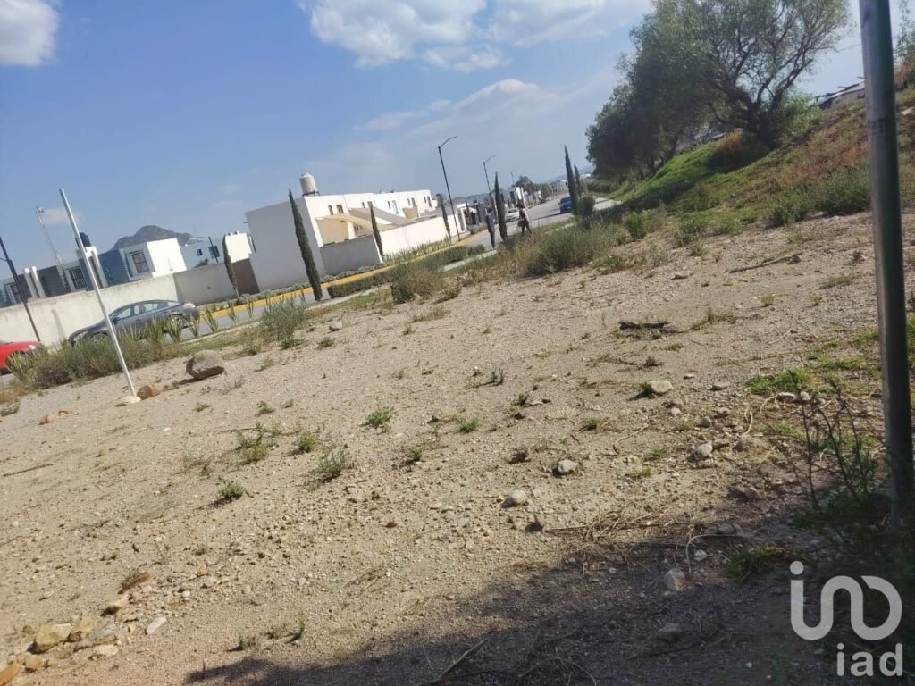 Renta de Lote Comercial en Esquina en Fraccionamiento en Mineral de Reforma
