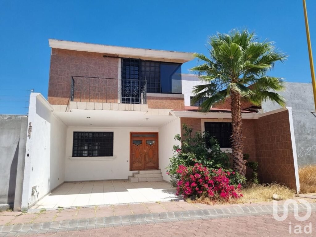 CASA EN VENTA EN BOSQUES DEL PRADO ORIENTE EN AGUASCALIENTES