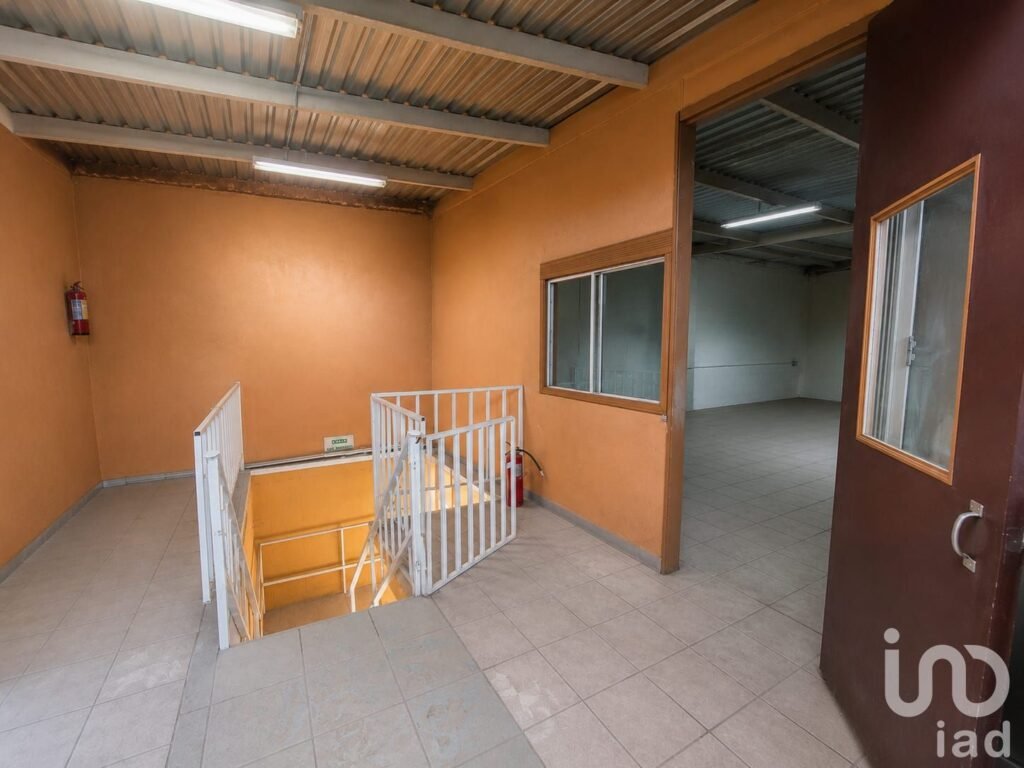 Propiedad comercial con amplio estacionamiento