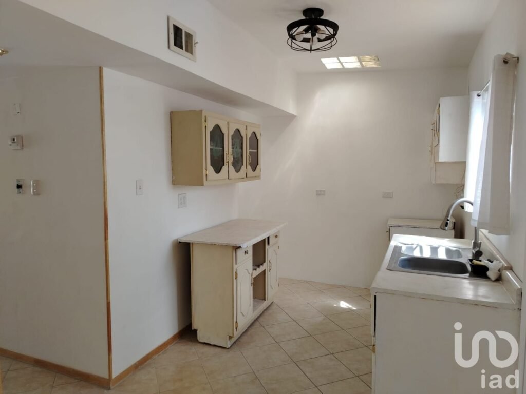 CASA EN VENTA DE DOS HABITACIONES EN JARDINES DEL AEROPUERTO CD. JUÁREZ