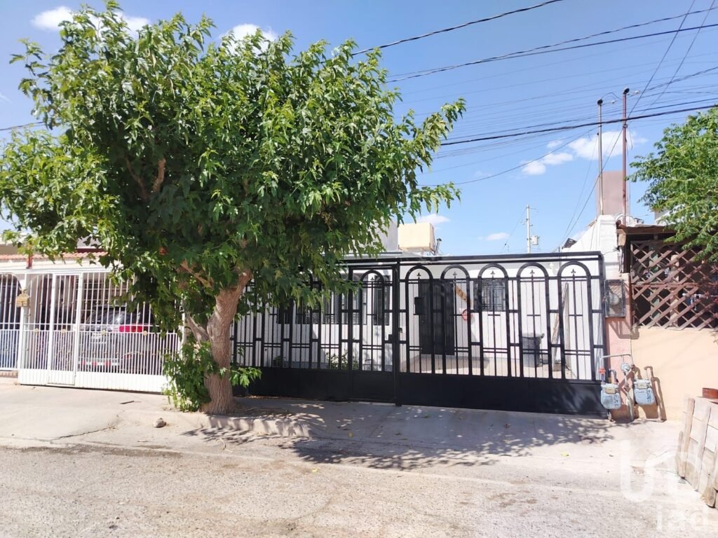 CASA EN VENTA DE DOS HABITACIONES EN JARDINES DEL AEROPUERTO CD. JUÁREZ