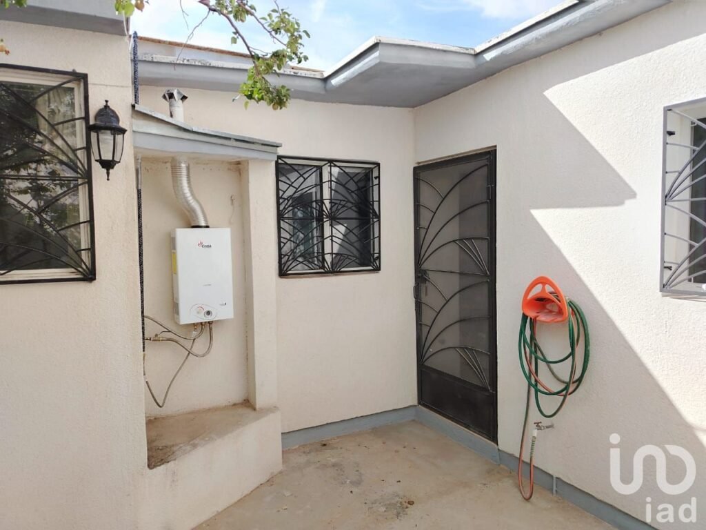 CASA EN VENTA DE DOS HABITACIONES EN JARDINES DEL AEROPUERTO CD. JUÁREZ