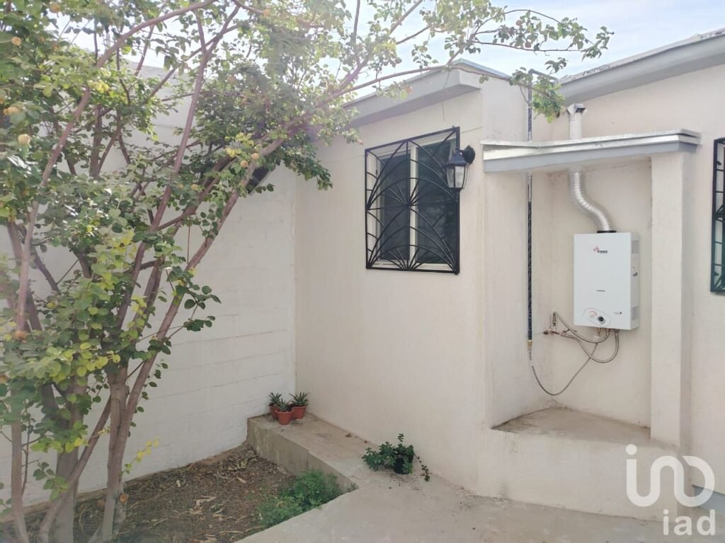 CASA EN VENTA DE DOS HABITACIONES EN JARDINES DEL AEROPUERTO CD. JUÁREZ