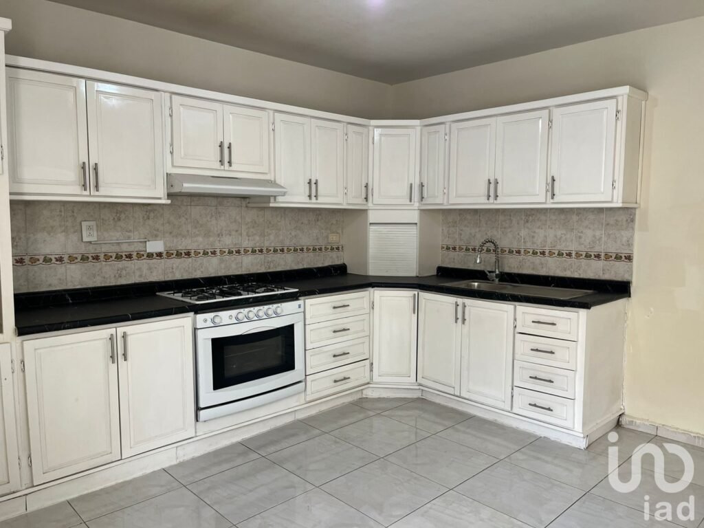 CASA EN VENTA EN FRACC. PUESTA DEL SOL, AGUASCALIENTES.