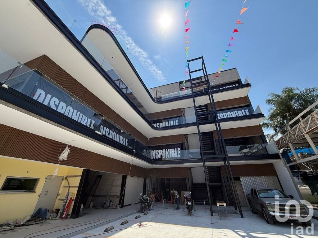 LOCAL EN RENTA AV. CLOUTHIER EN PLANTA BAJA
