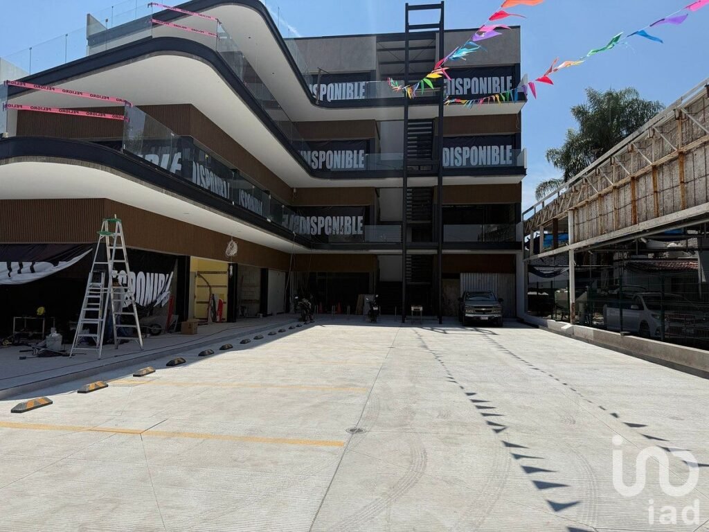 LOCAL EN RENTA AV. CLOUTHIER EN PLANTA BAJA