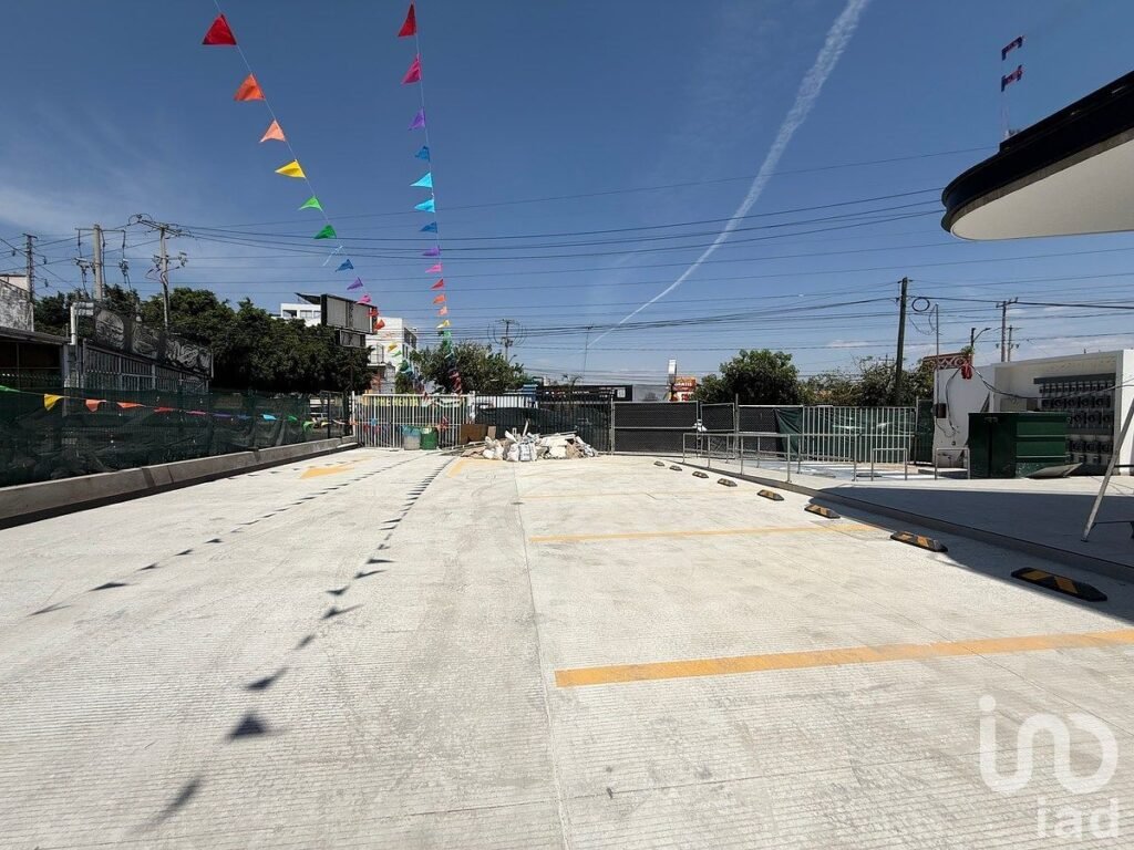 LOCAL EN RENTA AV. CLOUTHIER EN PLANTA BAJA