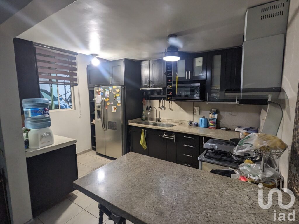 Venta de propiedad en esquina con potencial de inversión Hacienda Mitras atrás de Plaza Cumbres