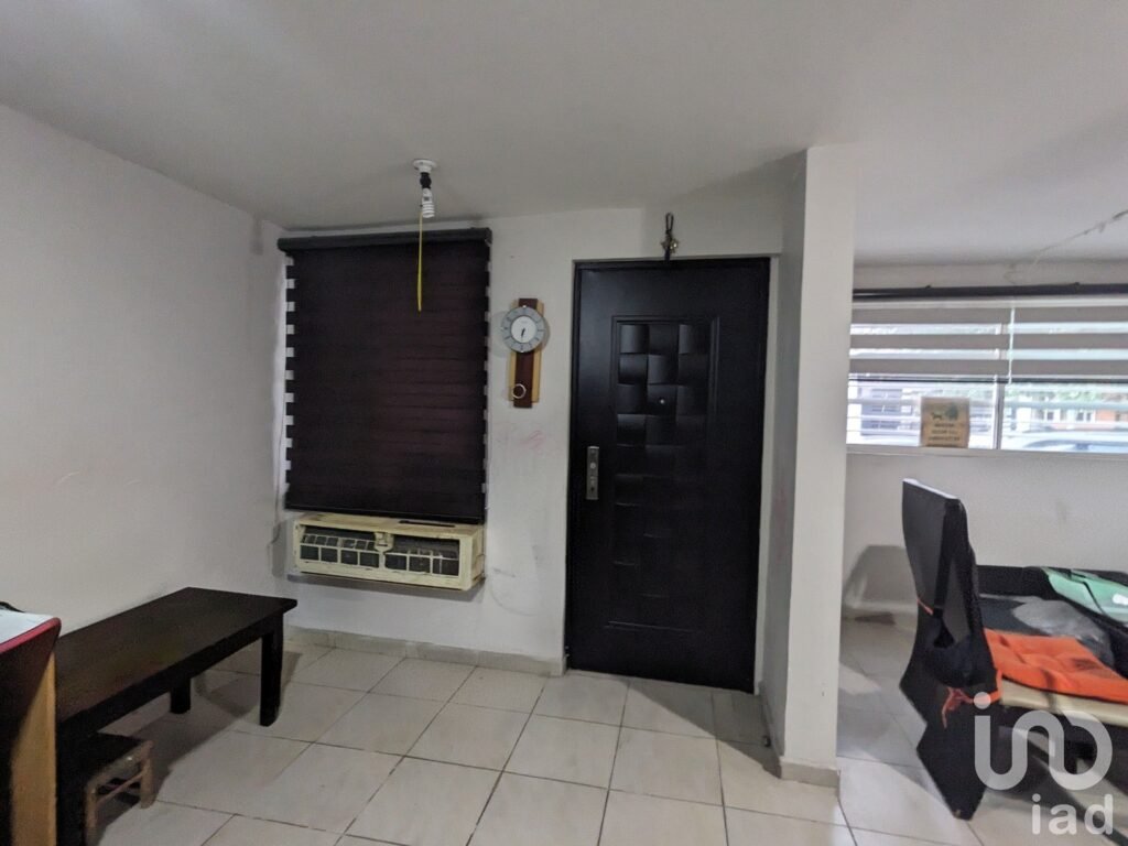 Venta de propiedad en esquina con potencial de inversión Hacienda Mitras atrás de Plaza Cumbres