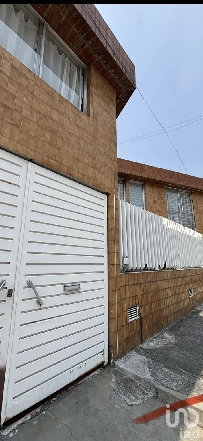 Casa en Venta con casa y departamento adicional en Colonia Electra, Tlalnepantla, Estado de México Casa en Venta con casa y departamento adicional en Colonia Electra, Tlalnepantla, Estado de México