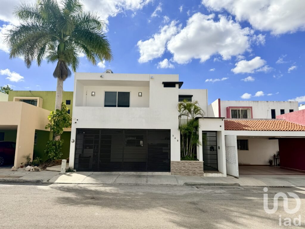 CASA EN VENTA DE 3 HABITACIONES DENTRO DE LA CIUDAD EQUIPADA E, MERIDAN XCUMPICH, MERIDA