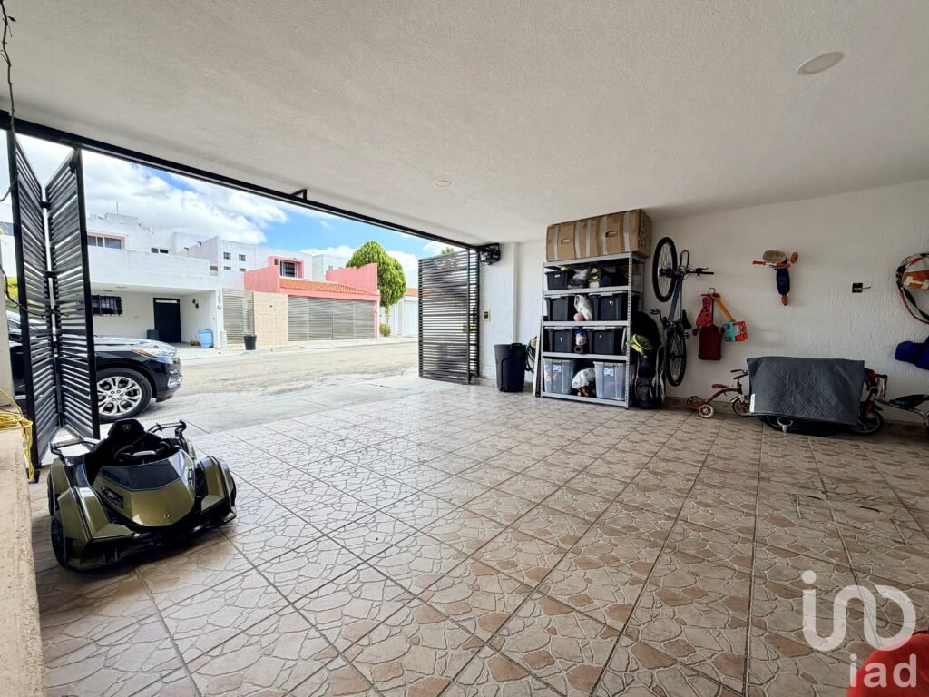 CASA EN VENTA DE 3 HABITACIONES DENTRO DE LA CIUDAD EQUIPADA E, MERIDAN XCUMPICH, MERIDA
