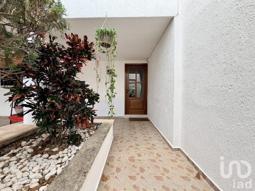 CASA EN VENTA DE 3 HABITACIONES DENTRO DE LA CIUDAD EQUIPADA E, MERIDAN XCUMPICH, MERIDA