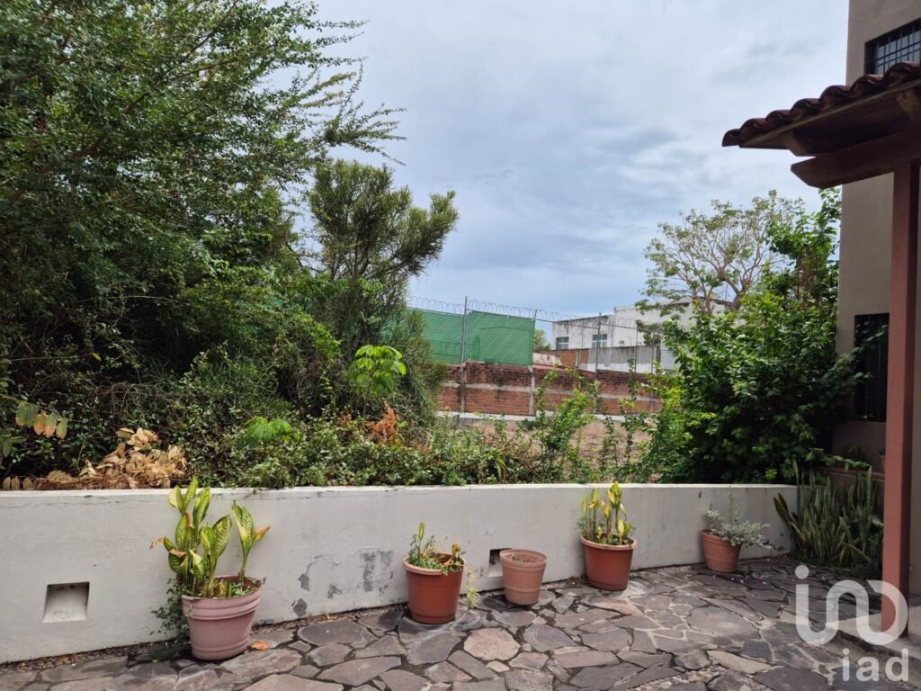 Terreno en venta en paseo Arboledas en Fraccionamiento Arboledas, Colima