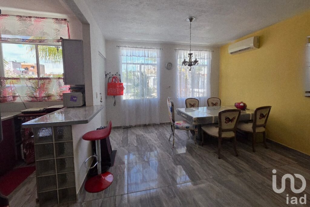 2 CASAS Y UN ESTUDIO - TODO AMUEBLADO