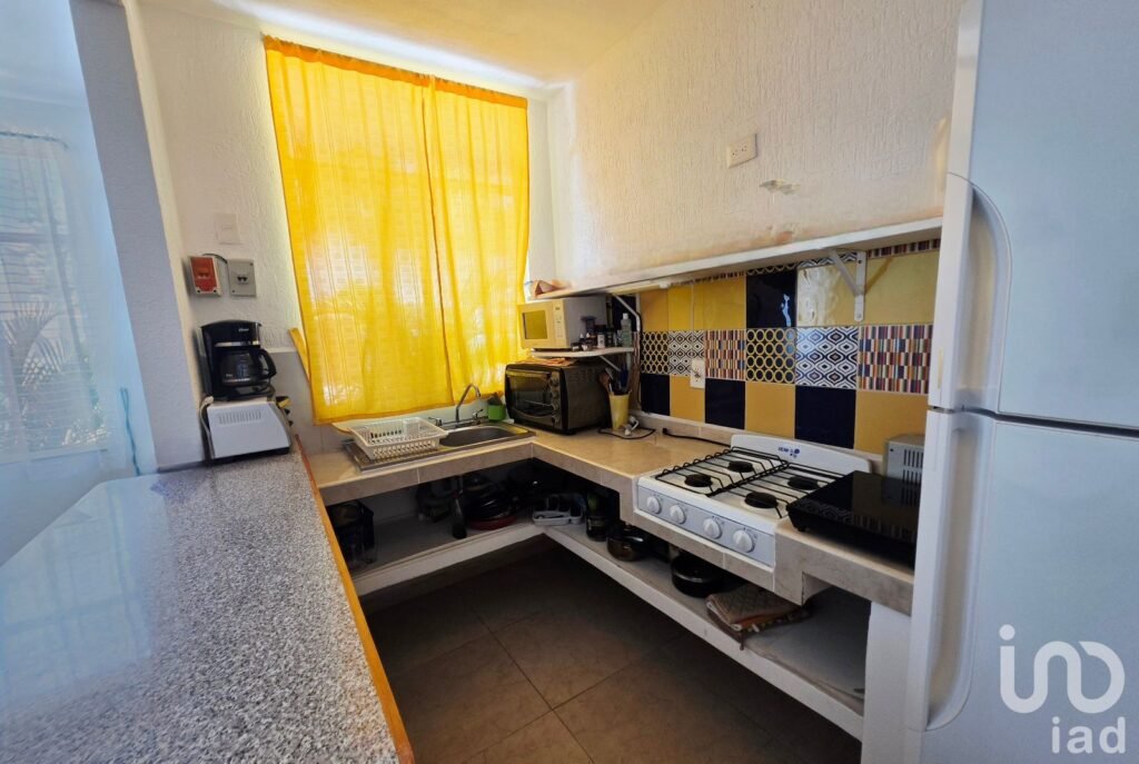 2 CASAS Y UN ESTUDIO - TODO AMUEBLADO
